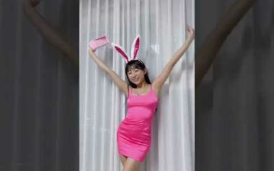 바니걸이 쏘는 머니건 Bunny girl with a money gun #Shorts