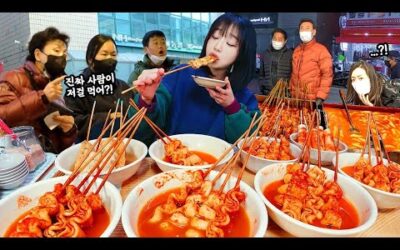 시장에서 빨간어묵 다 털었더니 동네분들이..🤣 매운어묵 물떡 먹방