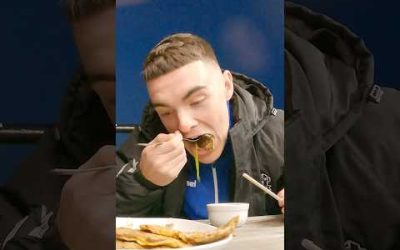 British footballers try Korean Jeon!